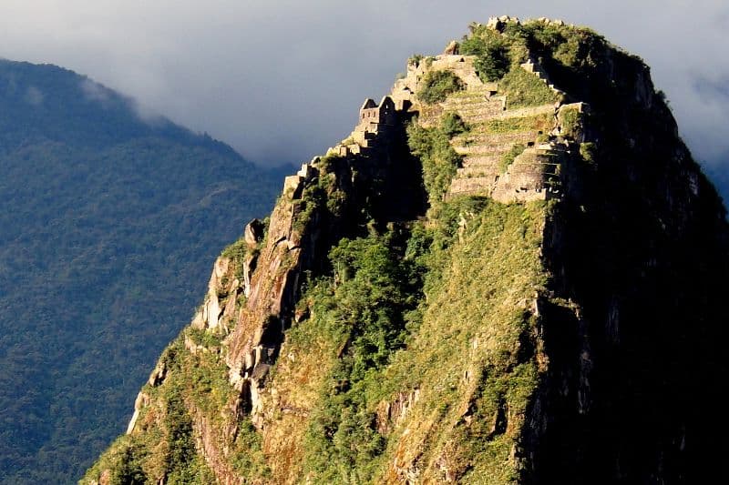 Der Huayna Picchu Berg (mit einer Höhe von 2.667 Metern über dem Meeresspiegel) Der Huayna Picchu Berg (mit einer Höhe von 2.667 Metern über dem Meeresspiegel)