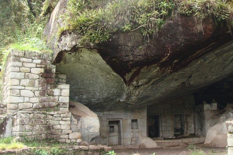 Der Tempel des Mondes in Huayna Picchu Der Tempel des Mondes in Huayna Picchu